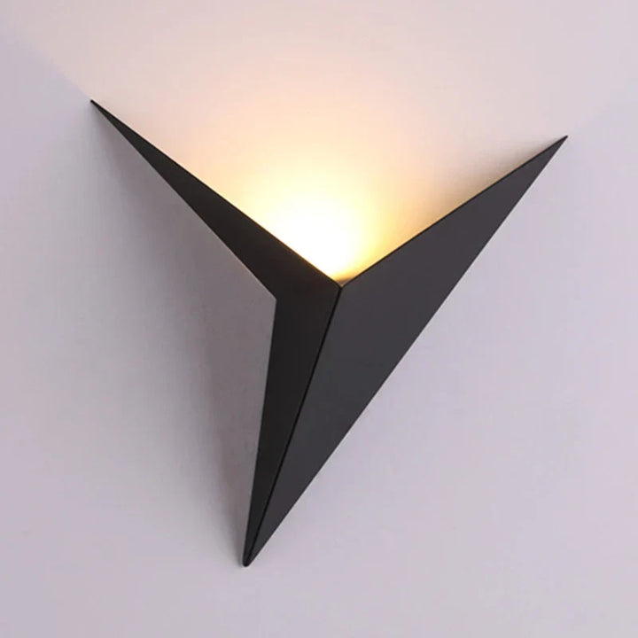 Luxe wandlampen met strak driehoekig ontwerp
