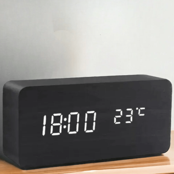 Elegante LED-houten klok met spraakbesturing
