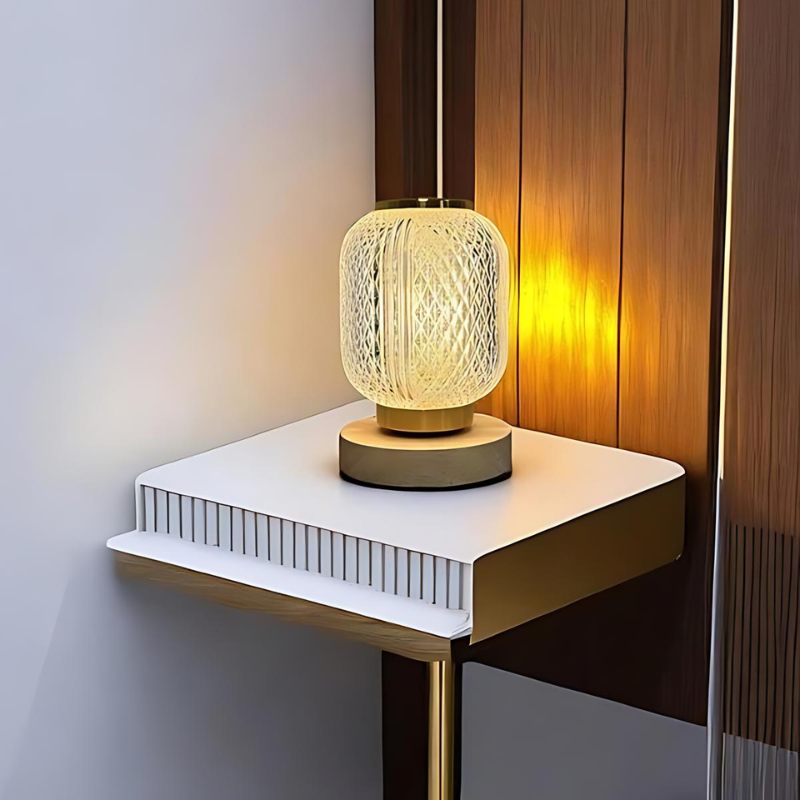 LumiGlow - Transparante Tafellamp Met Geweven Glas En Houten Voet