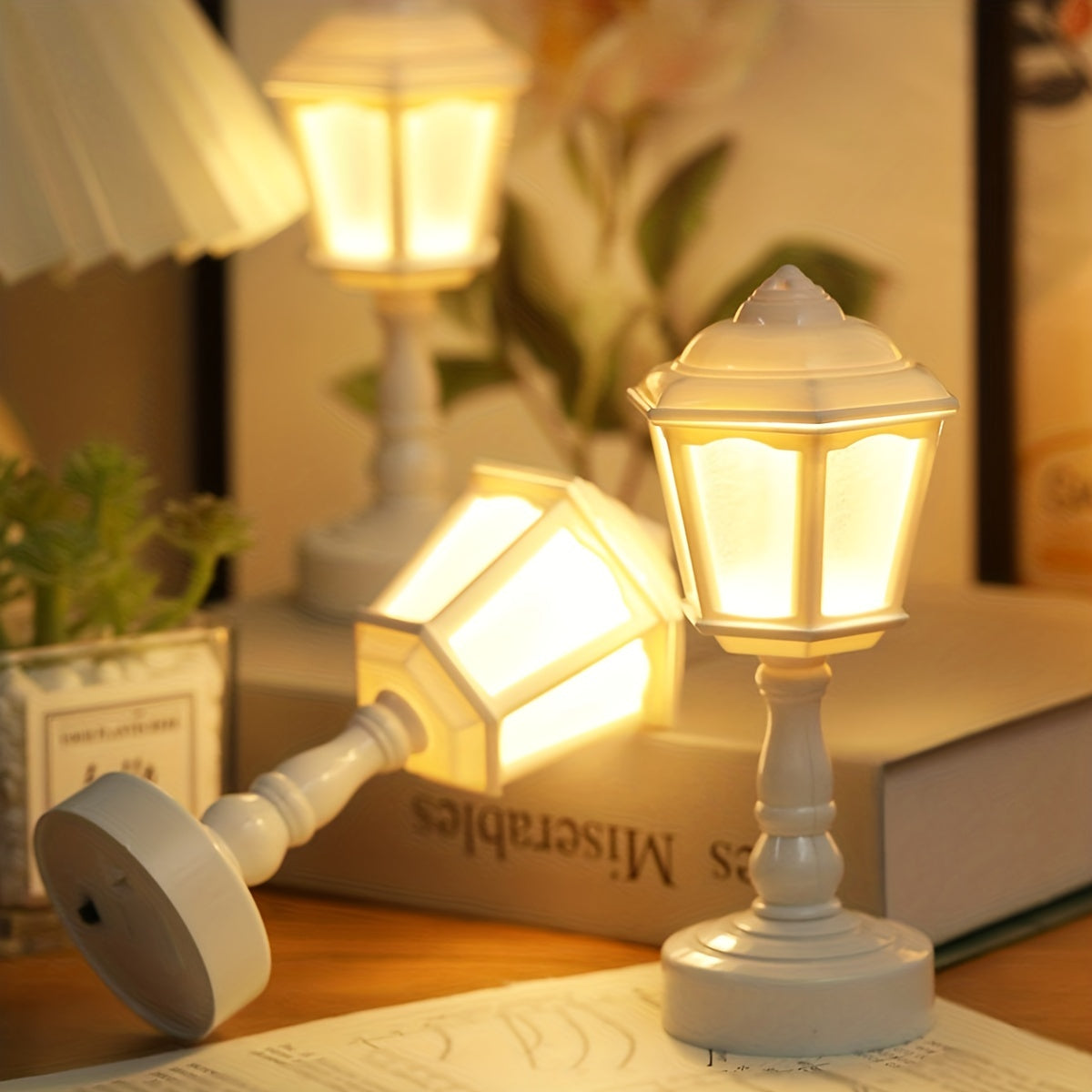 GlowLite - Compacte LED Tafellamp in Retro Straatlantaarn Design