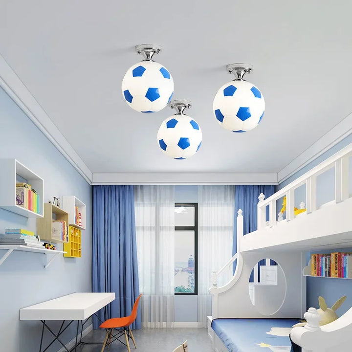 Speelse voetbal-plafondlamp – GoalBright