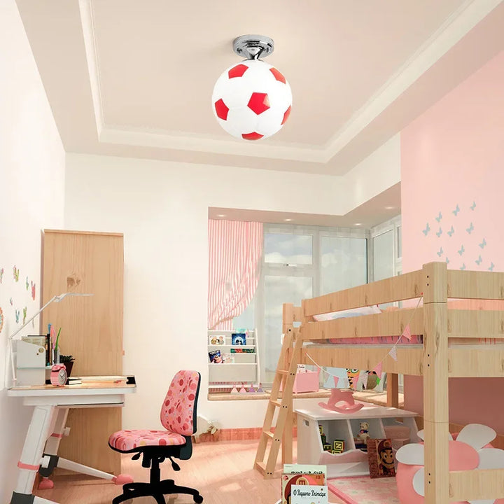Speelse voetbal-plafondlamp – GoalBright