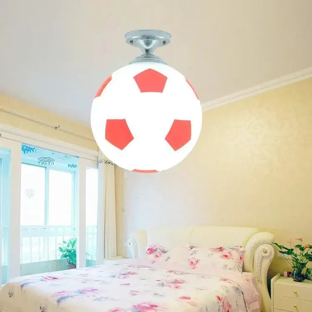 Speelse voetbal-plafondlamp – GoalBright