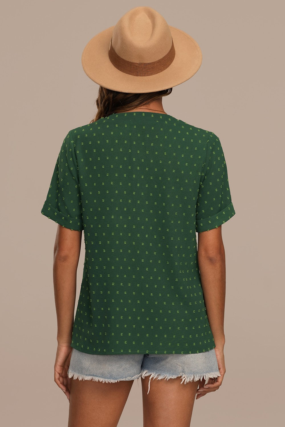 Milou – Stijlvol Damesshirt met V-Hals en Knoopdetails