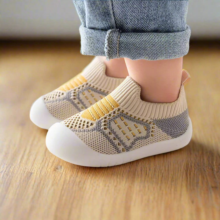 Babyschoentjes met perfect passende elastische pasvorm, antislipzolen, ademend mesh, leeftijd 0-4