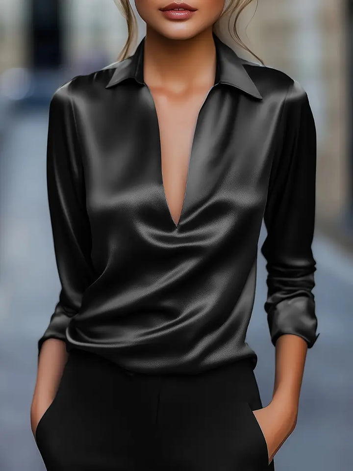 Satijnen blouse voor dames met V-hals en gedrapeerde kraag