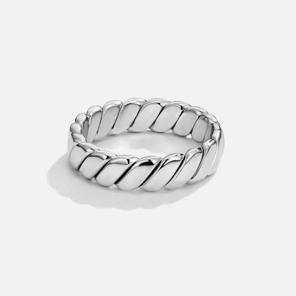 Elegante zilveren ring met een verfijnde twist