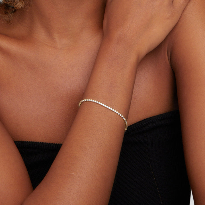 Elegante zilveren tennisarmband met subtiele zirkonia's