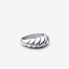 Elegante witgouden ring met verfijnde golven