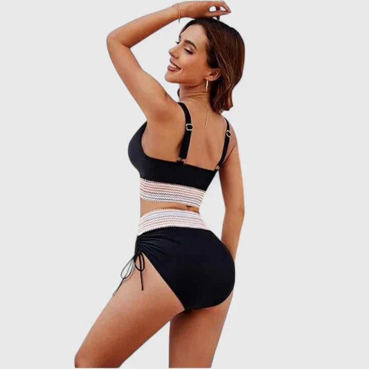 https://cdn.shopify.com/s/files/1/0934/0452/8907/files/dames-bikini-set-met-hoge-taille-v-hals-en-verstelbare-zijkoorden-11.webp?v=1775480710