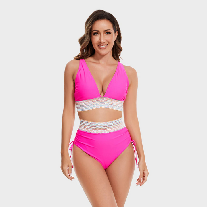 https://cdn.shopify.com/s/files/1/0934/0452/8907/files/dames-bikini-set-met-hoge-taille-v-hals-en-verstelbare-zijkoorden-2.png?v=1775480710