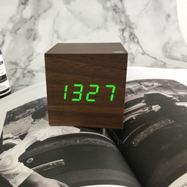 BrightTime - Moderne LED Wekker met Spraakfunctie en Digitaal Display