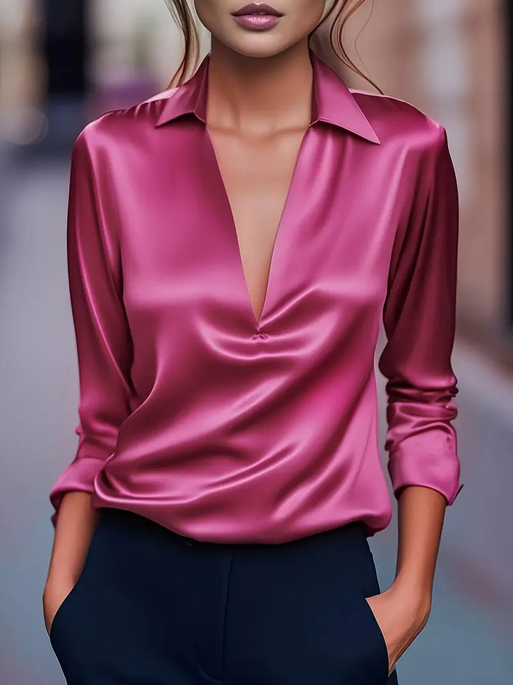 Satijnen blouse voor dames met V-hals en gedrapeerde kraag