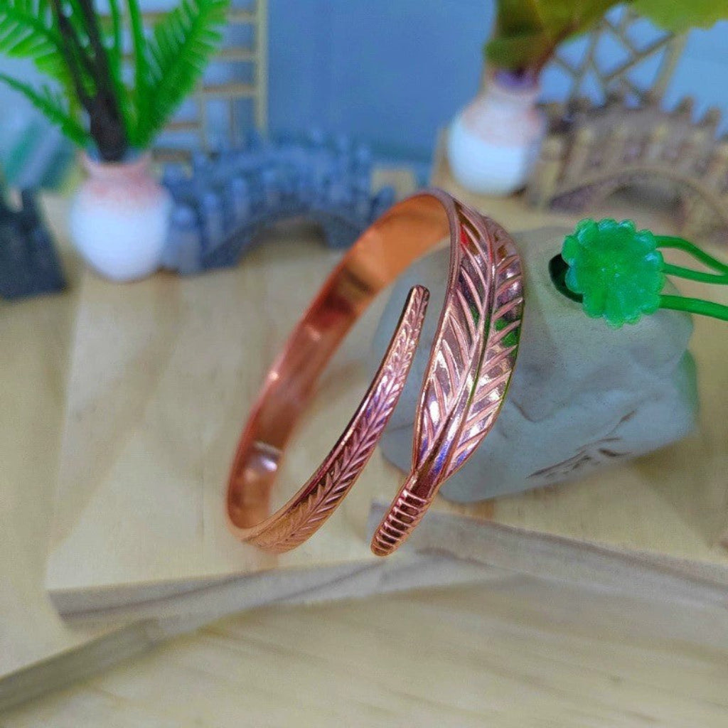 Retro Copper Bracelet With A Leaf Pattern