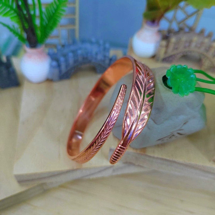 Retro Copper Bracelet With A Leaf Pattern