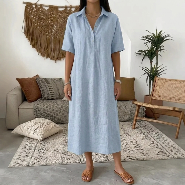 Maxi-jurk met korte mouwen en polokraag voor dames.
