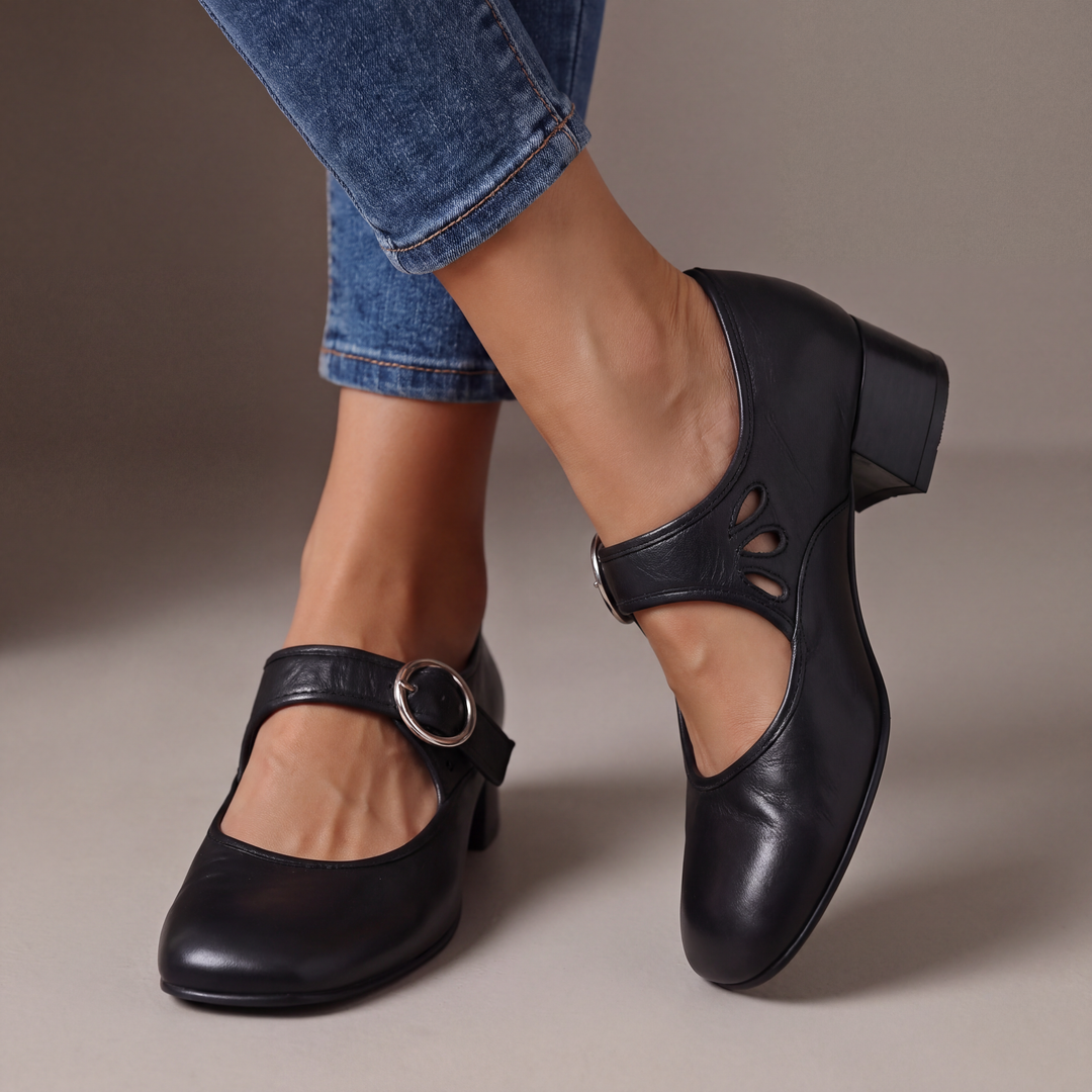 Pumps met enkelbandje, gesp en gevoerde binnenzool