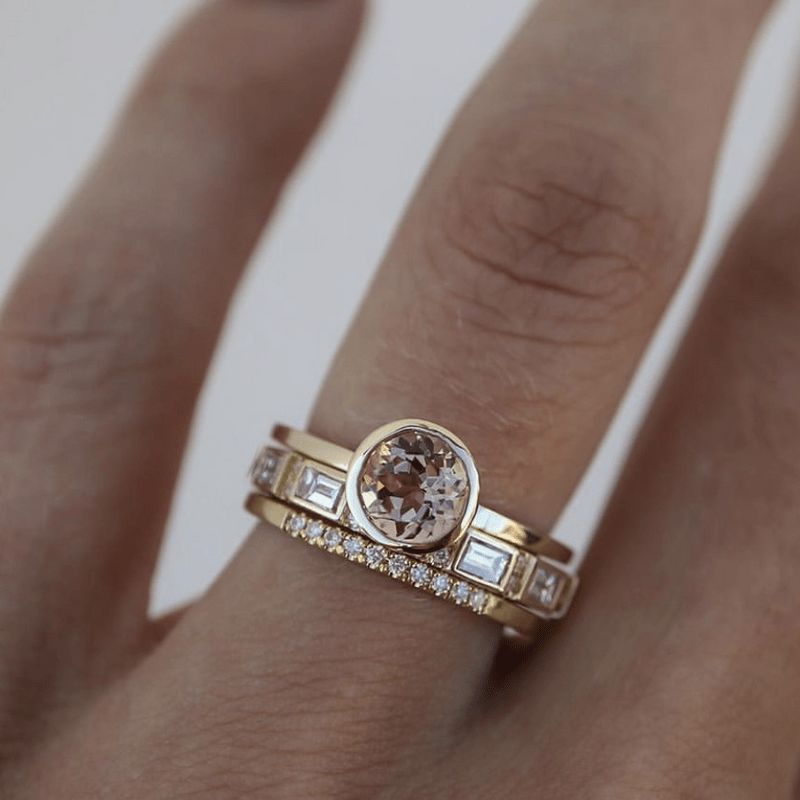 Elegante gouden ring met sprankelend kristal