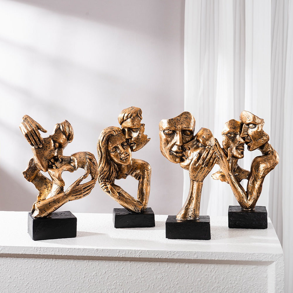 Abstracte kunstsculptuur, hedendaags beeld van een stel voor in huis