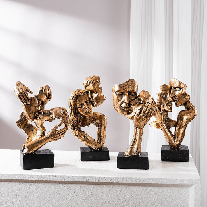 Abstracte kunstsculptuur, hedendaags beeld van een stel voor in huis