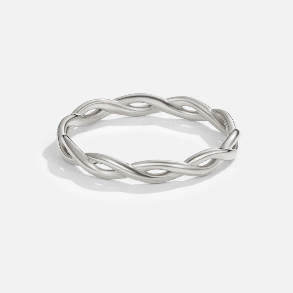 Elegante zilveren draai-ring met subtiele glans