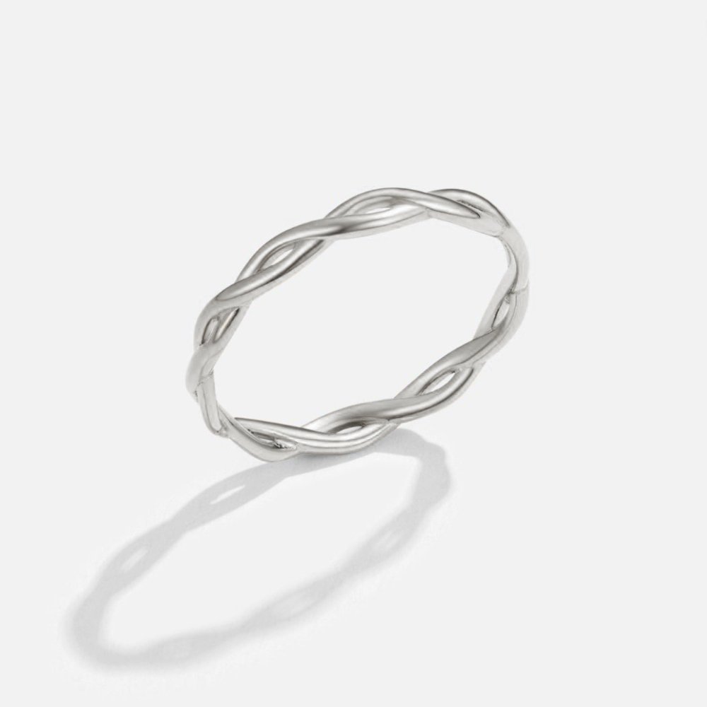 Elegante zilveren draai-ring met subtiele glans