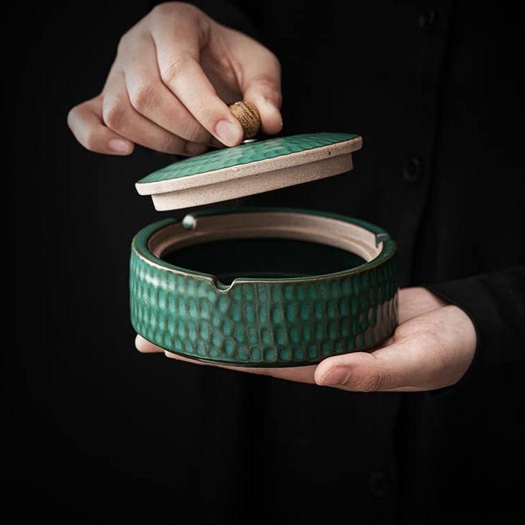 Handgemaakte keramische asbak met houten deksel, 12,5 cm