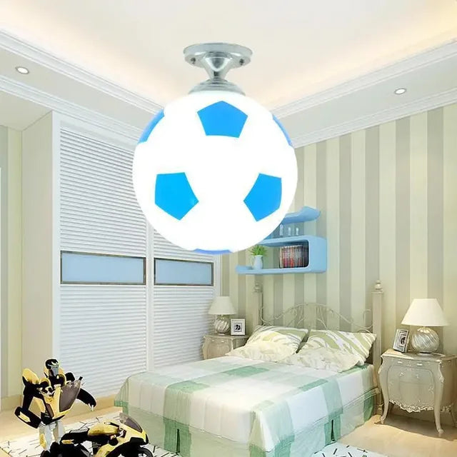 Speelse voetbal-plafondlamp – GoalBright