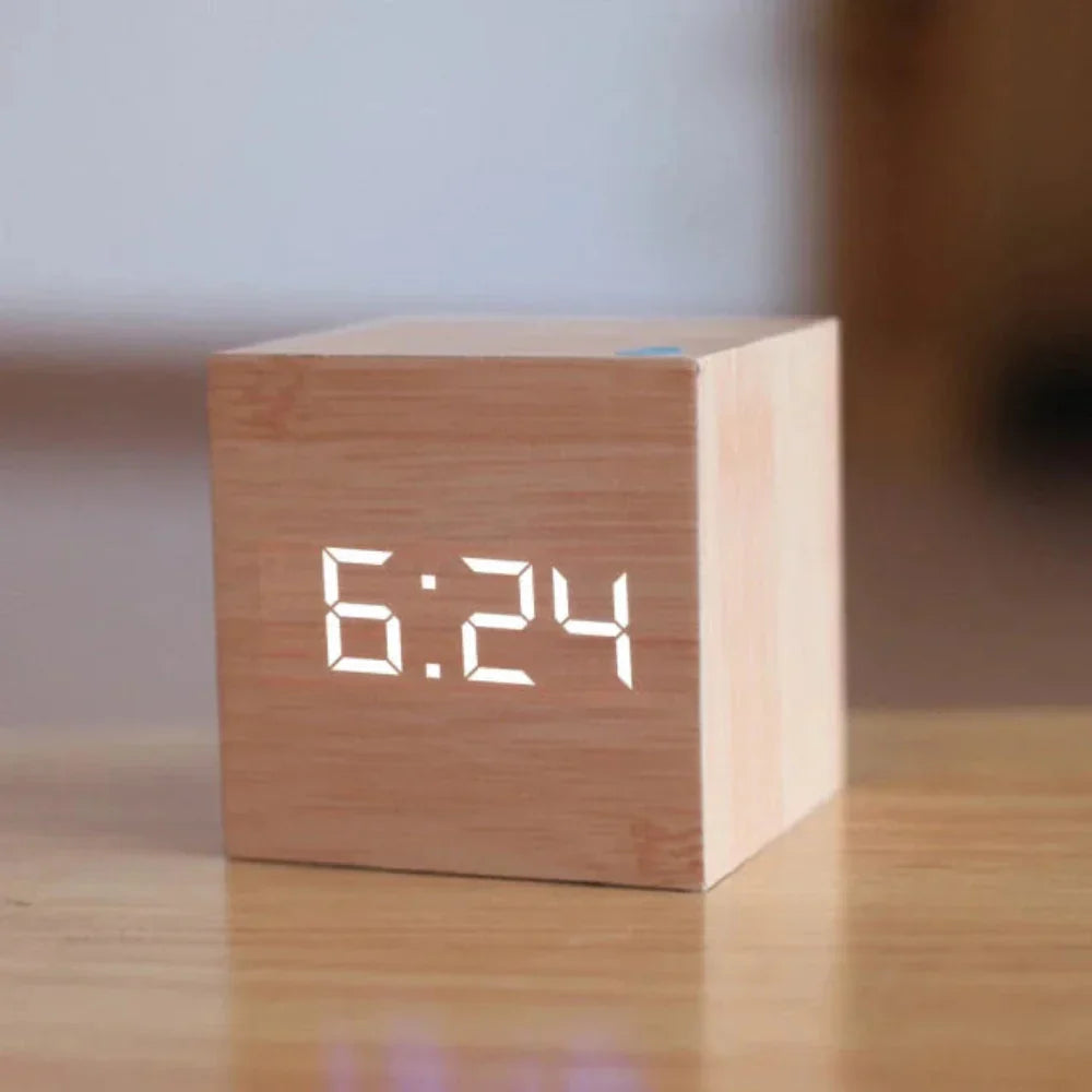 Mini LED-wekker, compacte bureauklok met nachtmodus
