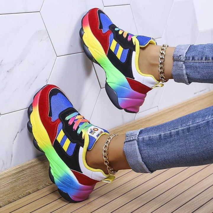 https://cdn.shopify.com/s/files/1/0659/5451/2986/files/modieuze-blauwe-dames-sneakers-met-verhoogde-zool-lichtgewicht-design-en-schokabsorberende-zool-voor-8.jpg?v=1753542714