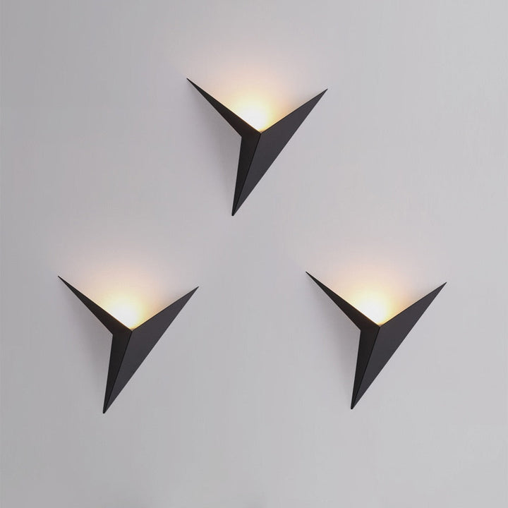 Luxe wandlampen met strak driehoekig ontwerp