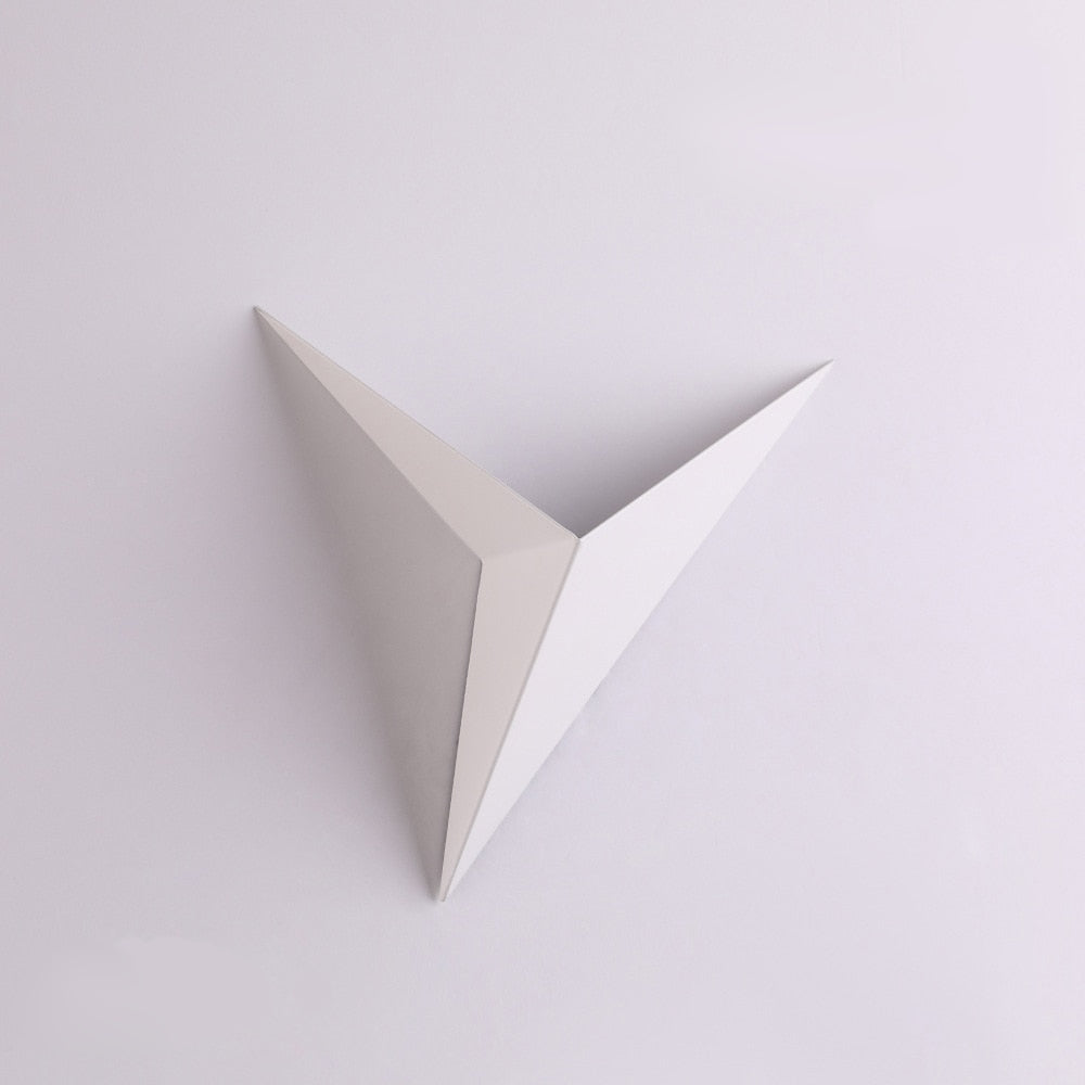 Luxe wandlampen met strak driehoekig ontwerp