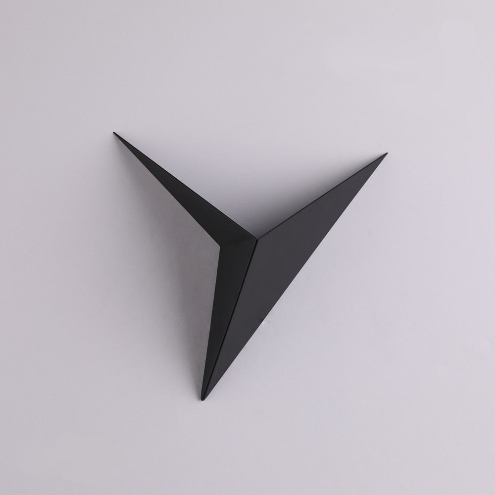 Luxe wandlampen met strak driehoekig ontwerp