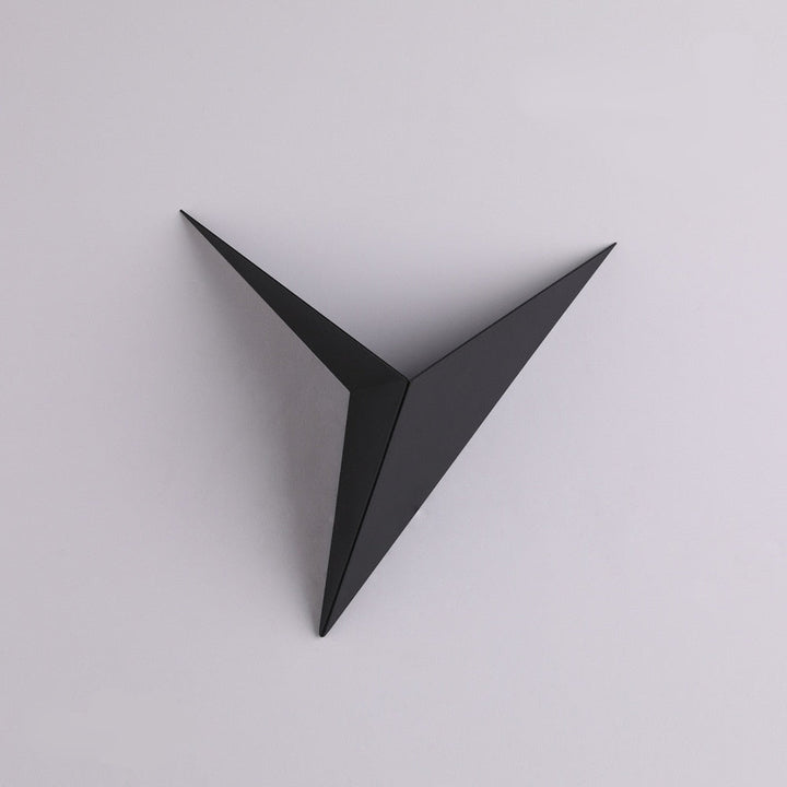 Luxe wandlampen met strak driehoekig ontwerp