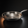 Gehamerde wokpan van titanium met platte bodem