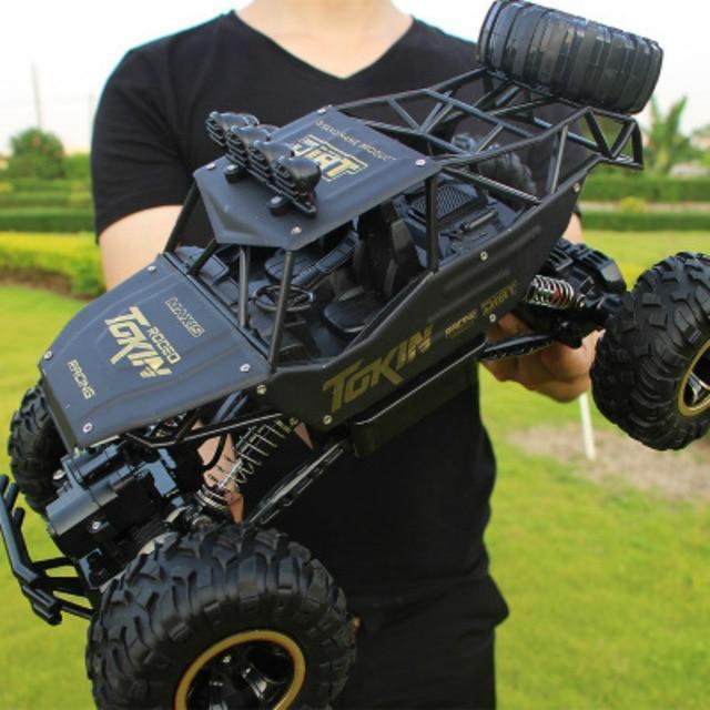 Radiografisch bestuurbare 4x4 offroad monstertruck