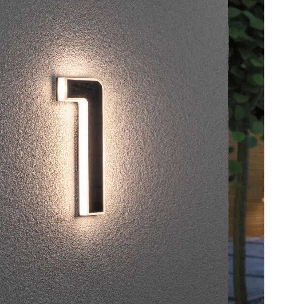 Huisnummer op zonne-energie met led en schemersensor