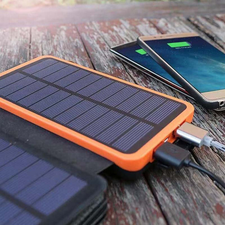 Solar powerbank met 4 panelen en 3 USB-uitgangen – SunCore