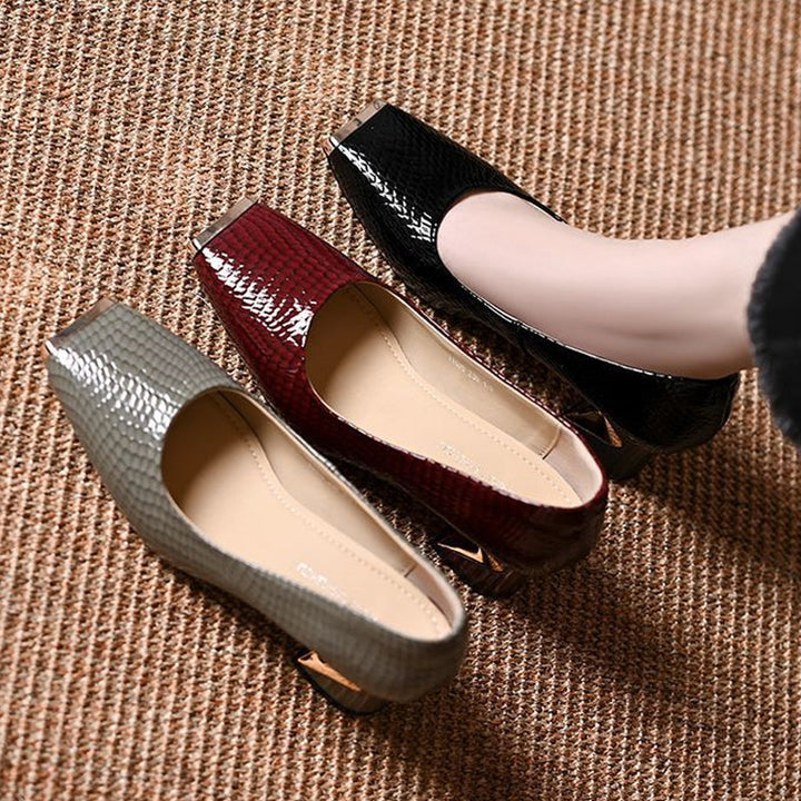 Pumps met slangenprint en vierkante neus