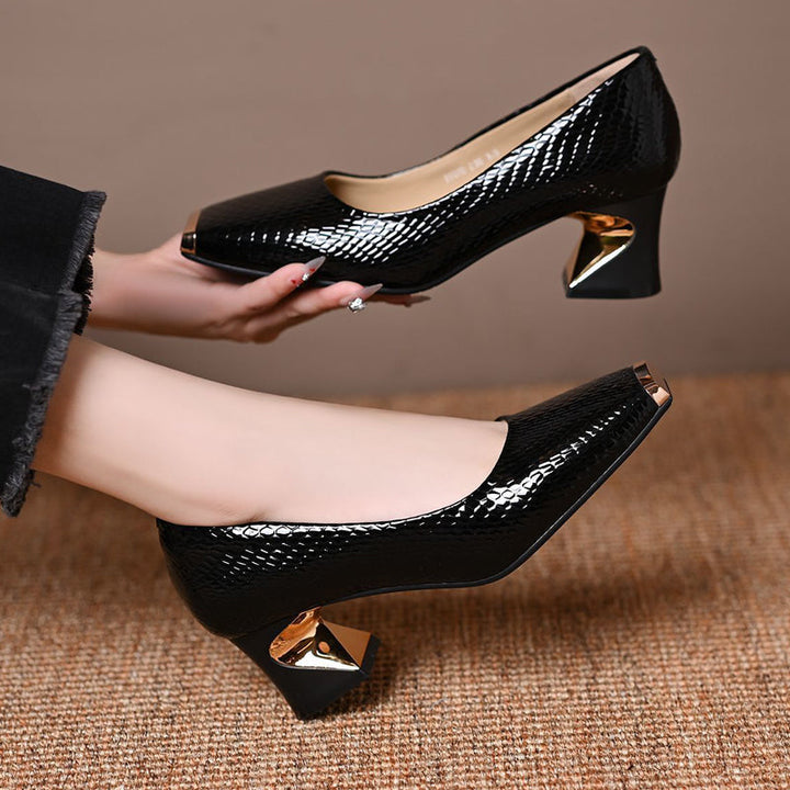 Pumps met slangenprint en vierkante neus