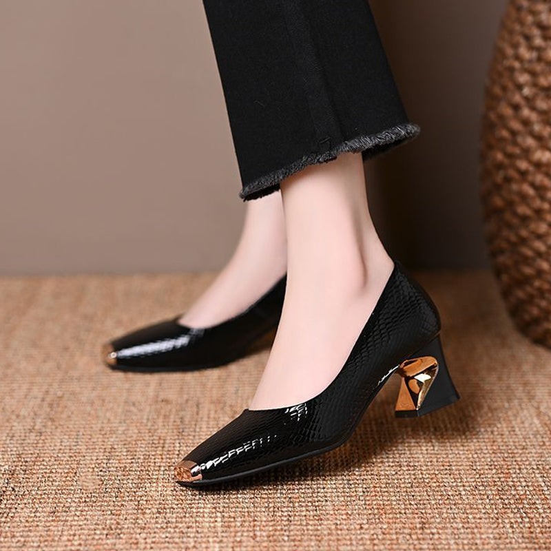 Pumps met slangenprint en vierkante neus