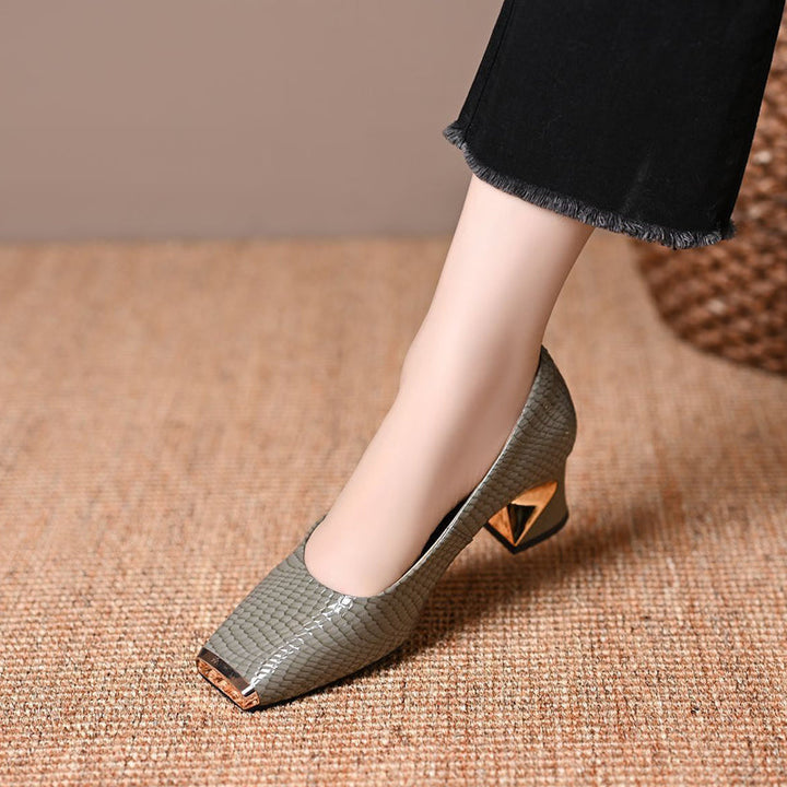 Pumps met slangenprint en vierkante neus
