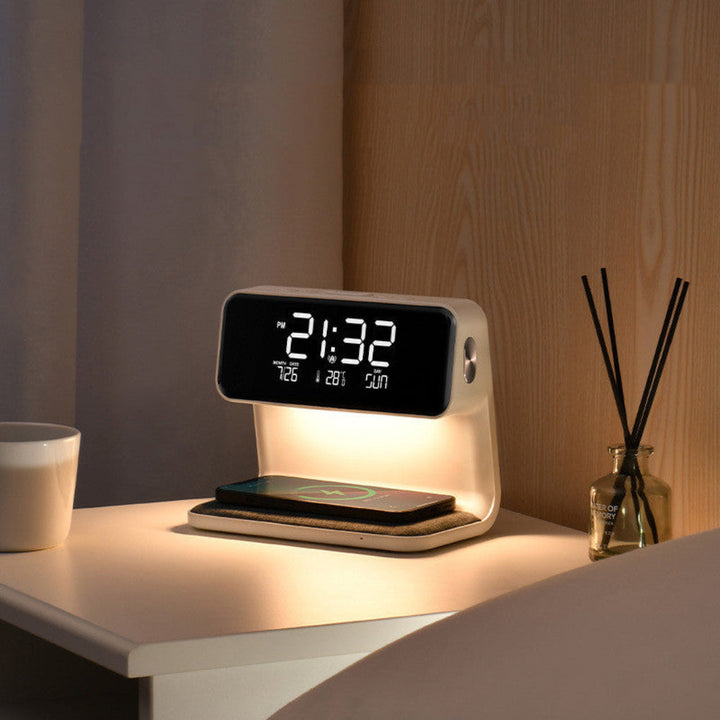 https://cdn.shopify.com/s/files/1/0863/9276/6795/files/stijlvolle-led-bedlamp-met-draadloos-opladen-alarmklok-en-modern-minimalistisch-design-ideaal-voor-n-4.jpg?v=1756974056