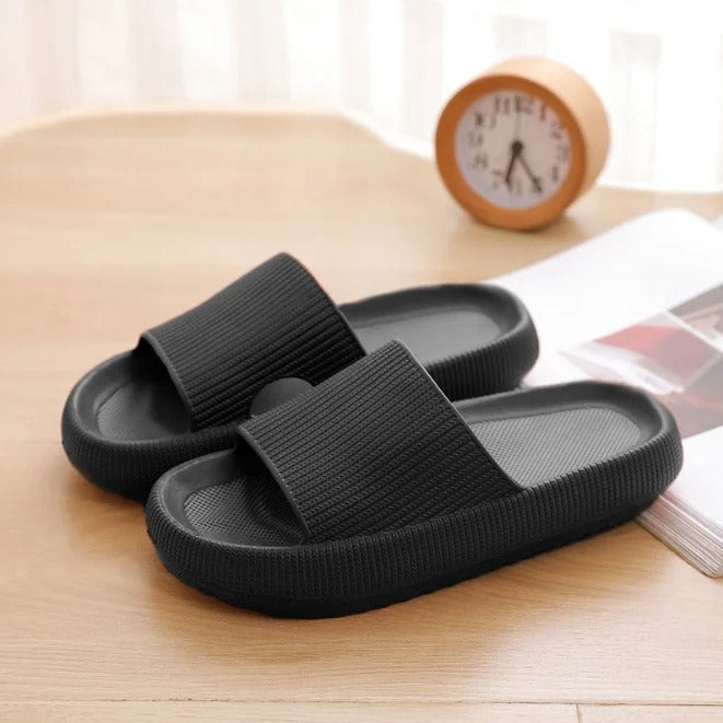 CozyCloud Slippers - Comfort in elke Stap!