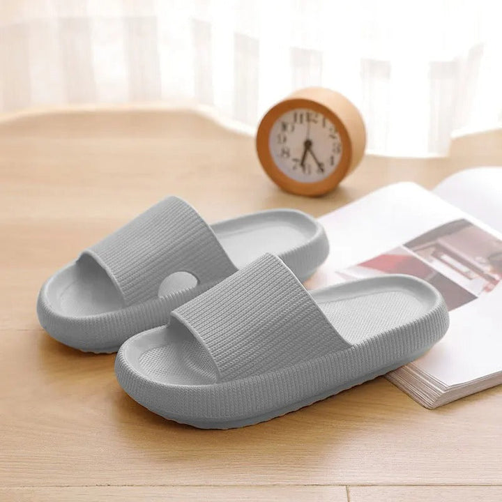 CozyCloud Slippers - Comfort in elke Stap!