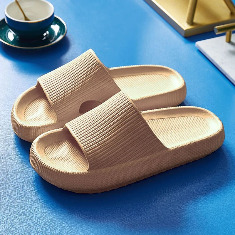 CozyCloud Slippers - Comfort in elke Stap!
