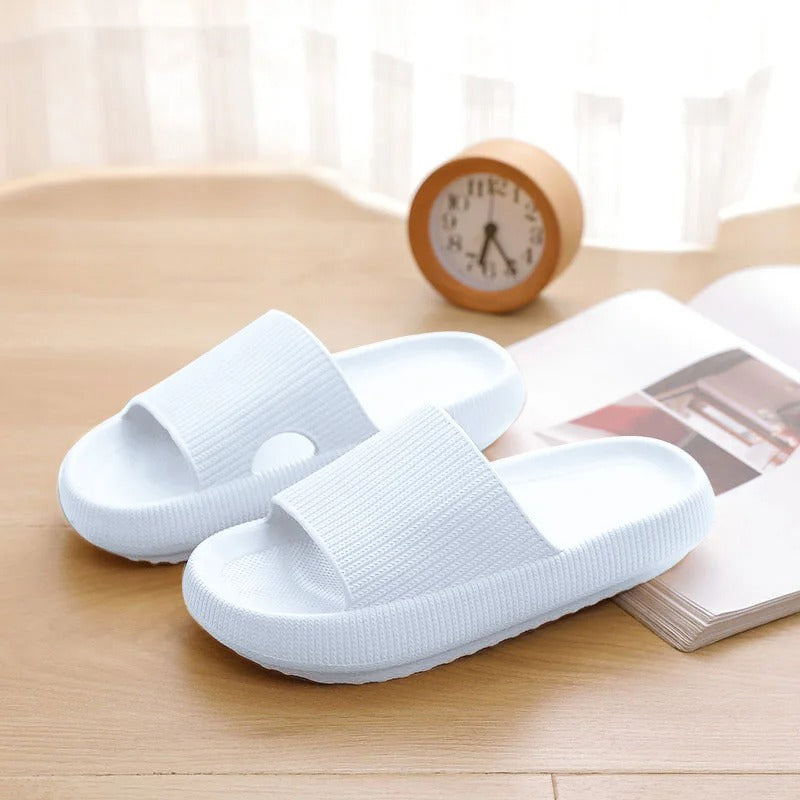 CozyCloud Slippers - Comfort in elke Stap!