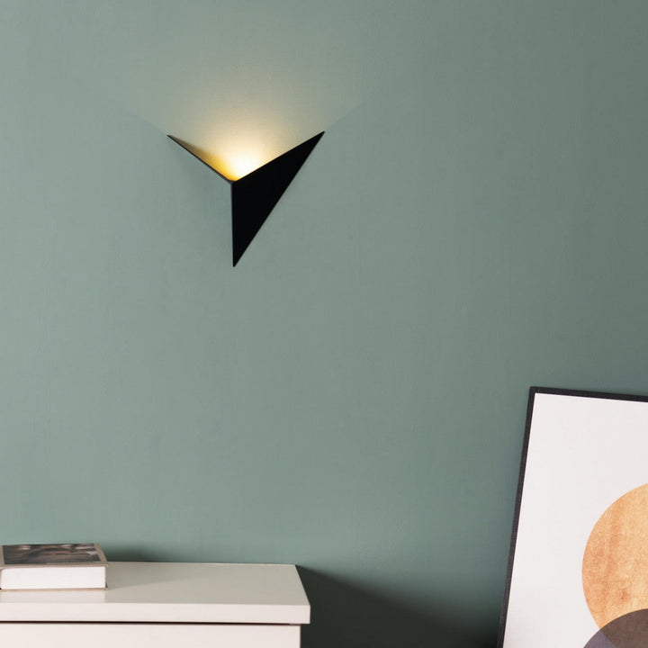 Luxe wandlampen met strak driehoekig ontwerp