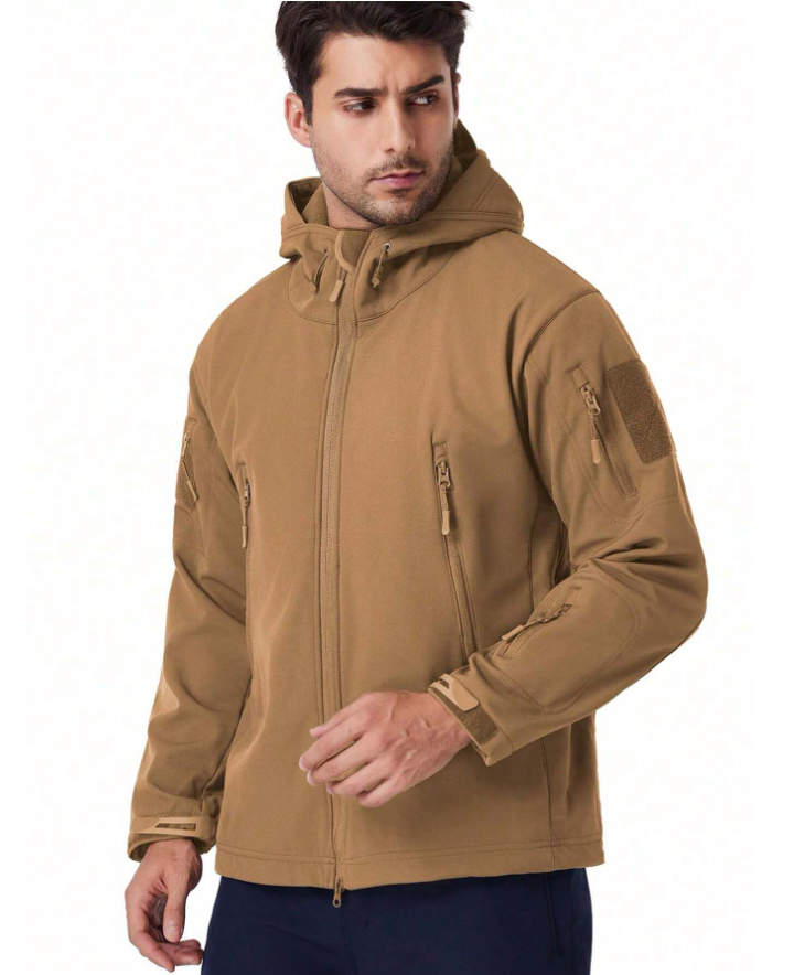 https://cdn.shopify.com/s/files/1/0659/5451/2986/files/zwarte-water--en-winddichte-outdoor-set-voor-heren-met-fleecevoering-zes-zakken-en-verstelbare-capuc-17.png?v=1753536972